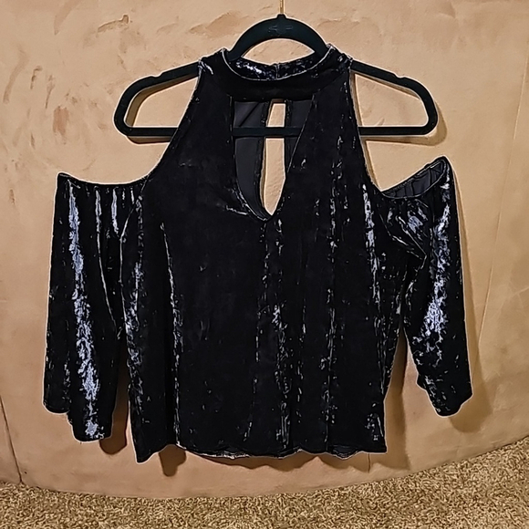 Like New AEO crushed velvet off the shoulder top. Medium - Picture 1 of 4